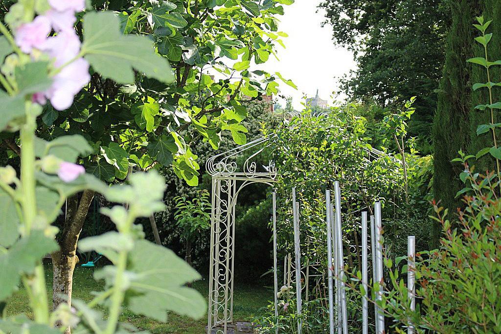 Logis Du Lievre D'Or Panzió Montbazon Kültér fotó