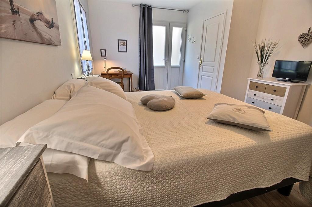 Logis Du Lievre D'Or Panzió Montbazon Kültér fotó